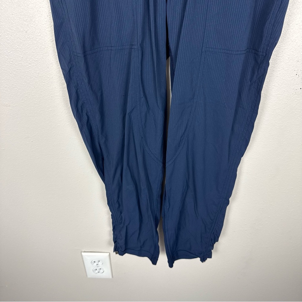 Lululemon Pants Womens 4 Dance Studio Mid Rise Crop 25" W6AVQS Navy Blue Inkwell - Picture 3 of 9